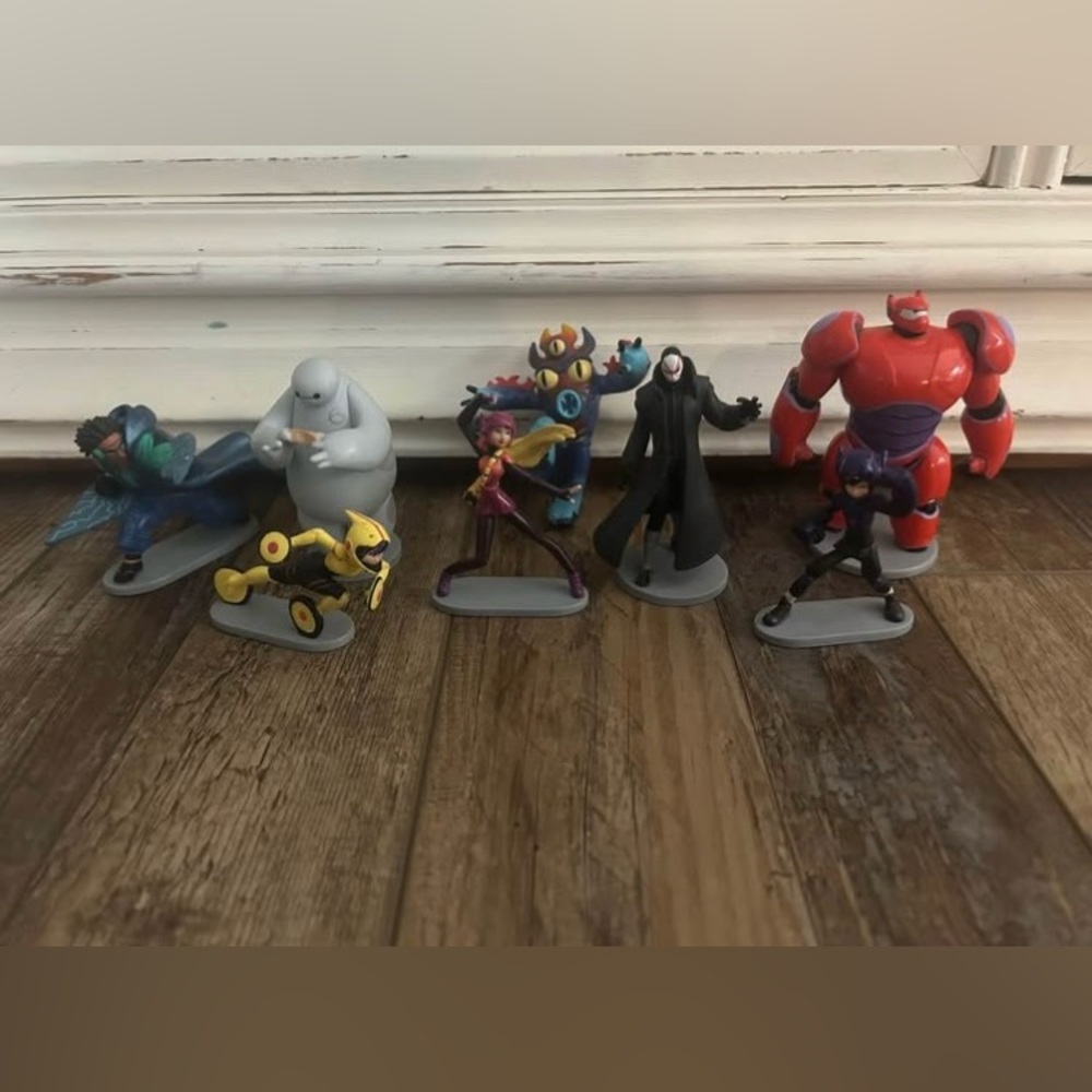 Disney Store Big Hero 6 The Series Figurine Playset PVC
Figures